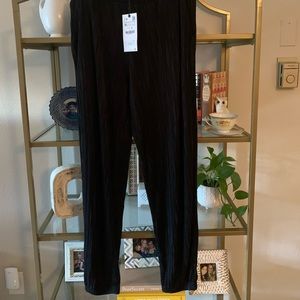 BNWT Zara Pleated Black plant with elastic ankle.